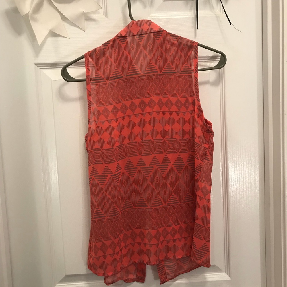 Patterned button up tank! - Picture 2 of 2